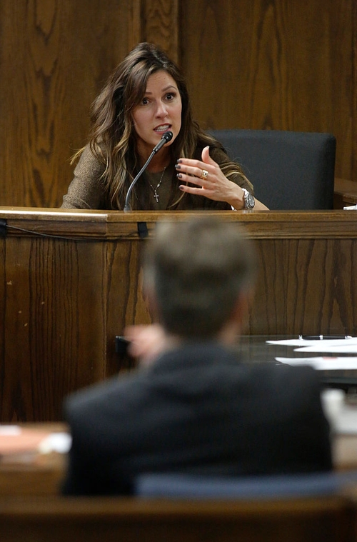 'American Sniper' Chris Kyle's widow cried as she described text that made her worried about her husband