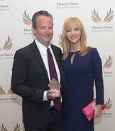 Lisa Kudrow reveals she recently found a note from Matthew Perry inside 'Cookie Time' Friends prop