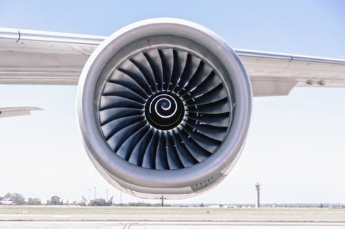 Horrifying simulation shows what would happen if you fell into the engine of a jet airplane