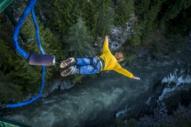 Story of bungee jumper who died as she fell 100ft after making one horrifying mistake