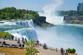 Mom who went over Niagara Falls with her two children shares eerie similarity to 2023 tragedy