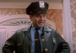 Some viewers are only just realizing who plays the cop at the start of 'Home Alone'