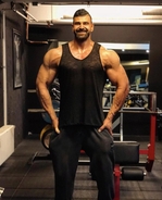 Netflix star dies aged 44 after 'running on treadmill'