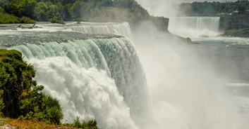 Security footage of mother who 'intentionally' jumped from Niagara Falls with her two children reveals chilling final act
