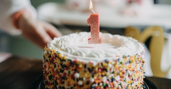 Husband's behavior at son's 1st birthday party divides social media: 'That’s immediate divorce'