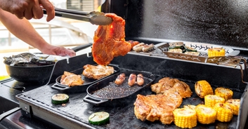 Vegan family send furious 'final warning' to neighbors after they cooked meat with the window open