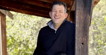 Over $100,000 raised for family of man who was killed helping ducks cross the road