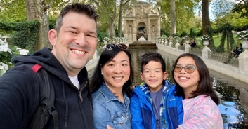 Over $60,000 raised for heroic dad killed in front of his children moments after helping ducks cross road