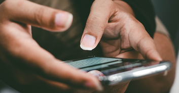 Woman owns date after he fat-shamed her in vile text meant for his friend
