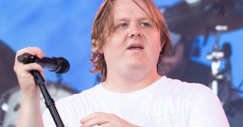 Incredible moment thousands of Glastonbury fans sing for Lewis Capaldi as he battles Tourette's tics on-stage