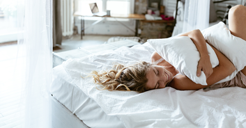 Boyfriend lets his girlfriend sleep with other men while he's at work