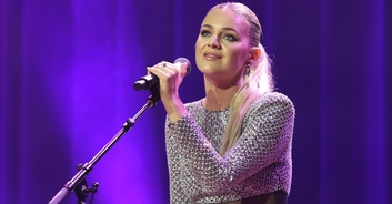 Kelsea Ballerini begs fans not to throw things on stage after being hit in the face by object