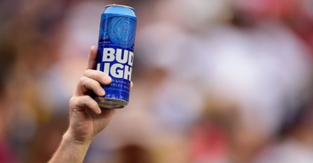 Garth Brooks says his new Tennessee bar will stock 'every brand of beer' despite Bud Light backlash