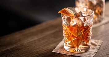 Man criticized for 'red flag' move after woman he bought a drink for dances with another man
