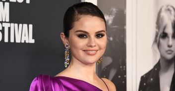Selena Gomez shouts out relationship status at the top of her lungs after rampant rumors