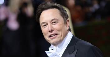 Elon Musk says DOJ has a 'far higher interest in pursuing Trump' over others