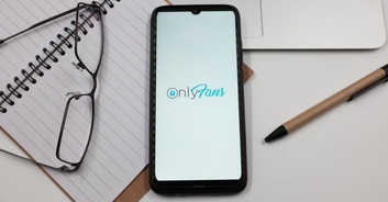 Man demands 'royalties' from girlfriend who earns almost $10k a month on OnlyFans