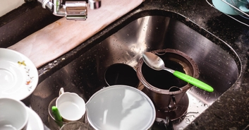 Frustrated wife stops doing housework after husband accuses her of not doing anything