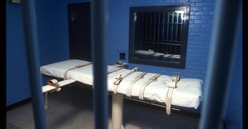 Death row inmate suffered 'excruciating’ execution, after making last meal 'mistake'