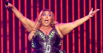 Lizzo invites young fan on stage after learning she was being bullied