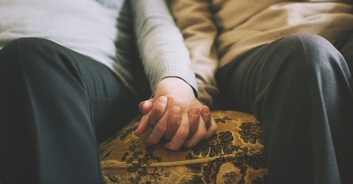 Man proposes to high school sweetheart after rekindling romance 60 years later