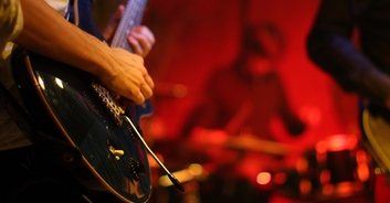Diner slams restaurant for sneakily adding a 'live music' charge to their check