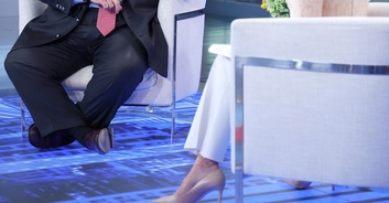 Meteorologist’s eyes roll back before she terrifyingly collapses live on air