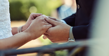 Bride exposes her cheating fiancé’s messages at the altar in brutal revenge