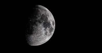 Russian spacecraft crashes into the Moon