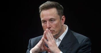 Elon Musk is considering making everyone pay to use Twitter