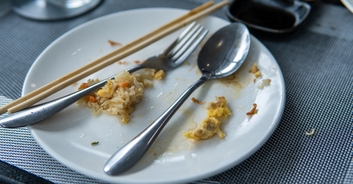 Angry mom speaks out after server asks her to clean up the mess her son made in restaurant