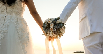 Blind bride asks groom and guests to cover their eyes as she walks down the aisle: 'Live a moment in my shoes'