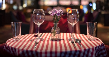 Woman told by date she's 'not pretty enough' for him to pay for dinner