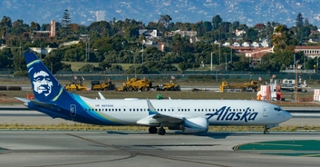 Chilling audio captures moment off-duty pilot who allegedly tried to crash plane is detained