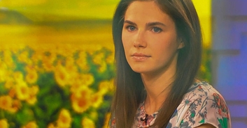 Amanda Knox disturbs social media with 'unhinged' bedroom habit