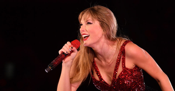 Taylor Swift changes 'Karma' lyrics to reference boyfriend Travis Kelce before running into his arms