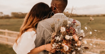 People beg bride to divorce husband after his 'disrespectful act' walking down the aisle: 'Run girl'