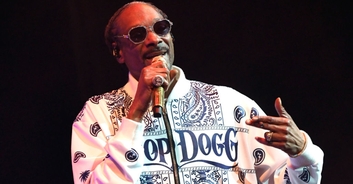 Snoop Dogg says he's giving up smoking after conversation with his family