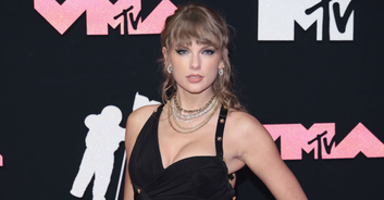Taylor Swift's livid reaction after seeing boyfriend Travis Kelce get shoved during game