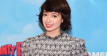 Kate Micucci shares the incredible news that she is now cancer-free