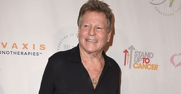 Hollywood pays tribute to Ryan O'Neal, who has died aged 82