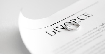 Heartbreaking story of woman who lost her memory and cries everytime she's told her husband divorced her