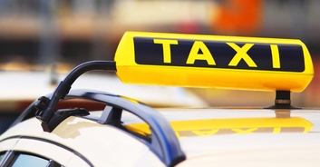 Taxi driver praised for handing back $8,000 a passenger left in his cab but didn't get any reward