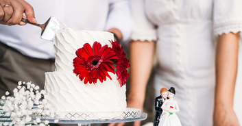 People are left divided after spotting strange detail in couple's wedding photo