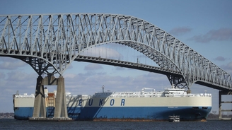 Baltimore Bridge Collapses After Being Hit By Ship - Rescuers Desperately Searching Waters