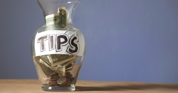 Woman divides internet after refusing to tip for $350, 7-hour hair appointment