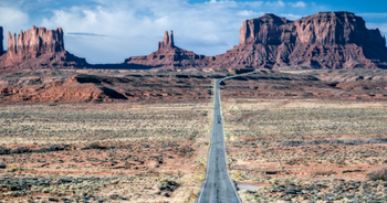 Mom tragically dies after falling 140 feet during Arizona hike with baby and husband