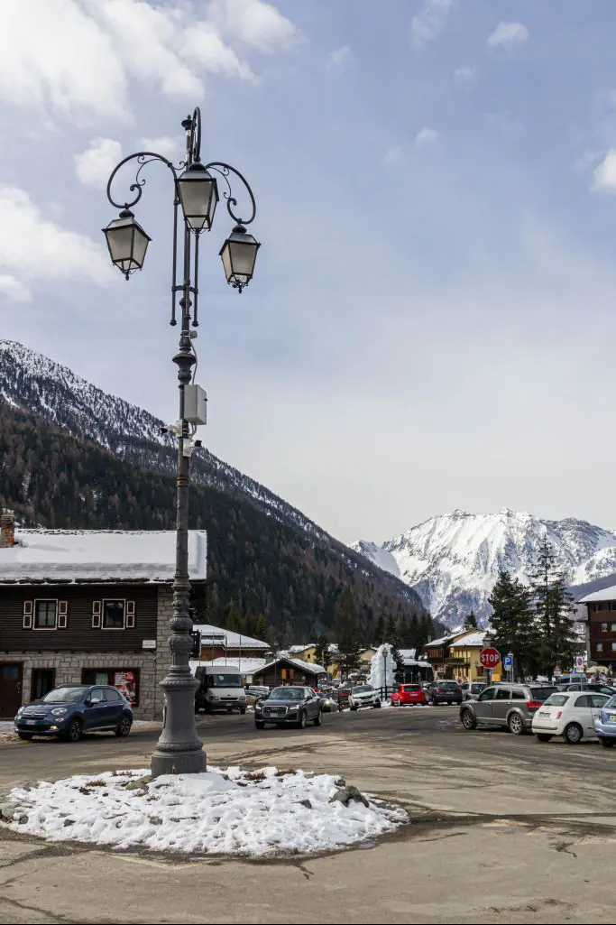 The couple fell from Mount Zerbion in Italy's Aosta Valley. Credit: REDA&CO/Getty