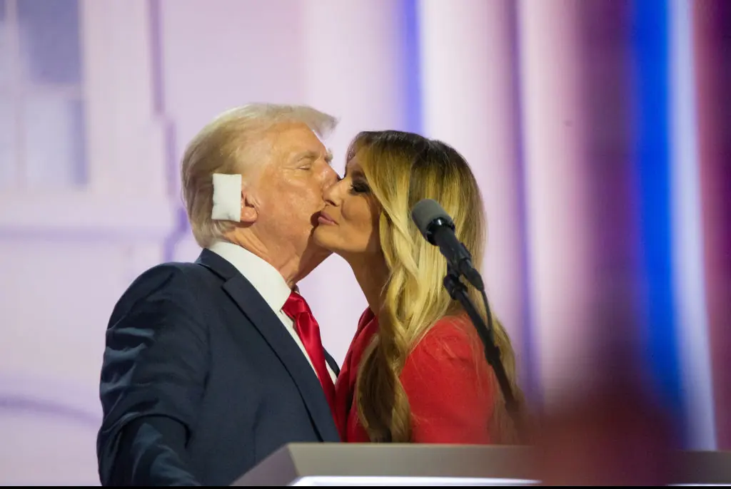 Trump kisses his wife on stage. Credit: Jacek Boczarski/Anadolu/Getty