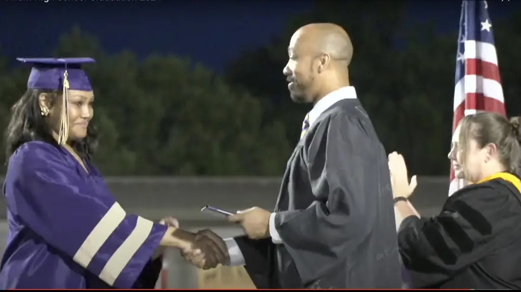 Sienna collapsed during her high school graduation ceremony. Credit: Hiram High School/YouTube